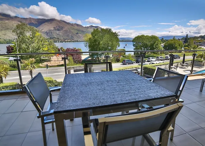 Lakeside Apartments